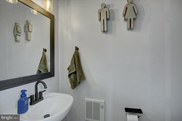 3751 ROLLING HILLS DR, Greencastle, PA 17225