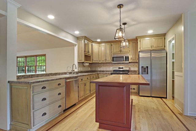 30737 Wild Goose LANE, Burlington, WI 53105