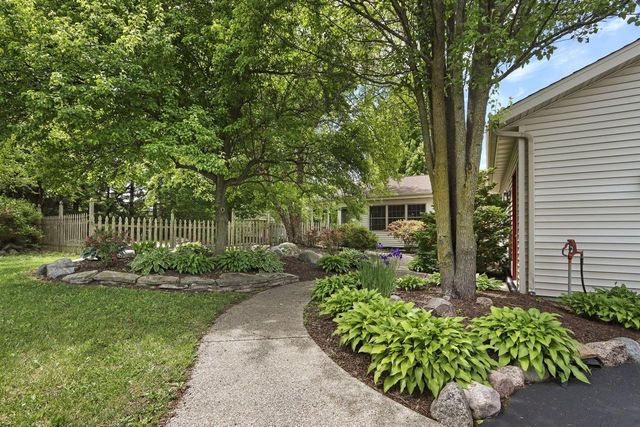 30737 Wild Goose LANE, Burlington, WI 53105