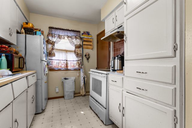 2320 Cornell Drive, Rockford, IL 61108