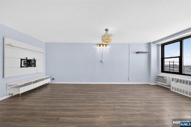 10 Huron Avenue 8J, Jersey City, NJ 07306