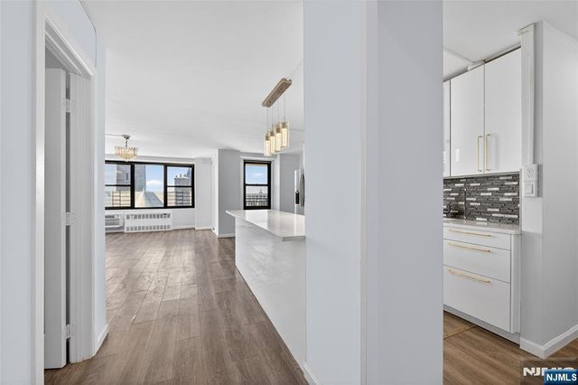 10 Huron Avenue 8J, Jersey City, NJ 07306