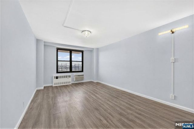 10 Huron Avenue 8J, Jersey City, NJ 07306