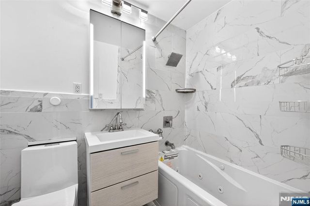 10 Huron Avenue 8J, Jersey City, NJ 07306