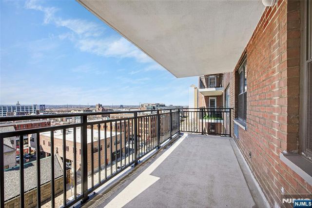 10 Huron Avenue 8J, Jersey City, NJ 07306