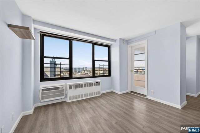10 Huron Avenue 8J, Jersey City, NJ 07306