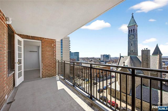 10 Huron Avenue 8J, Jersey City, NJ 07306