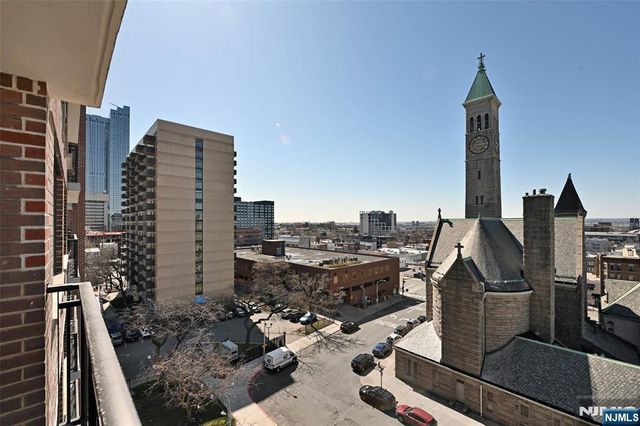 10 Huron Avenue 8J, Jersey City, NJ 07306