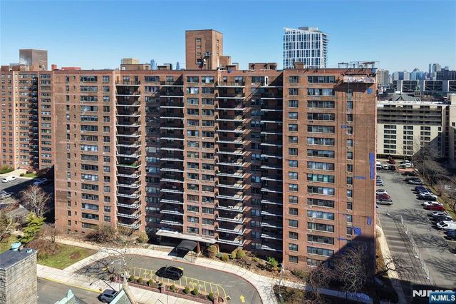 10 Huron Avenue 8J, Jersey City, NJ 07306