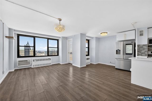10 Huron Avenue 8J, Jersey City, NJ 07306