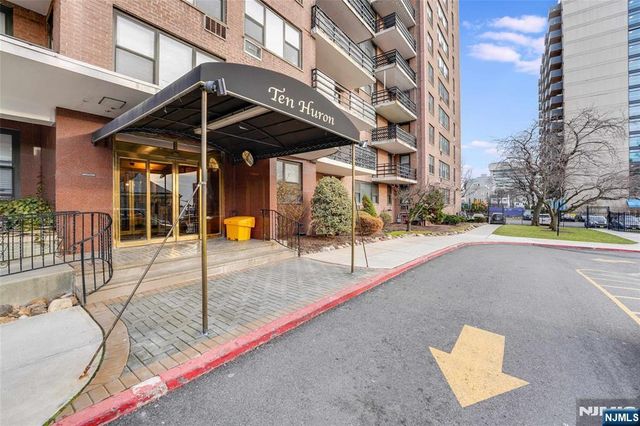 10 Huron Avenue 8J, Jersey City, NJ 07306