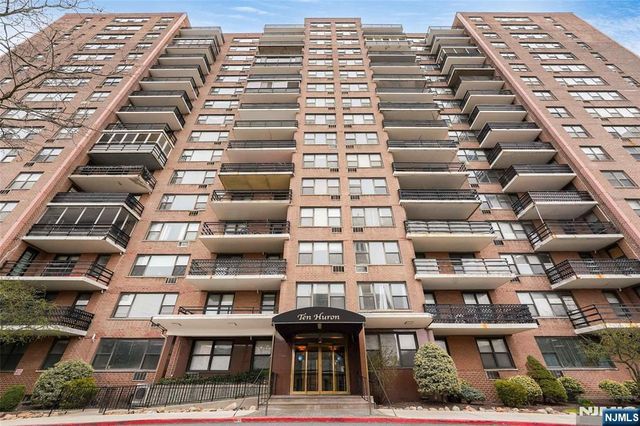 10 Huron Avenue 8J, Jersey City, NJ 07306