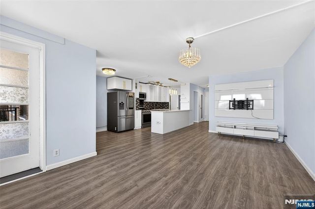 10 Huron Avenue 8J, Jersey City, NJ 07306