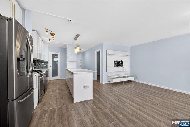 10 Huron Avenue 8J, Jersey City, NJ 07306