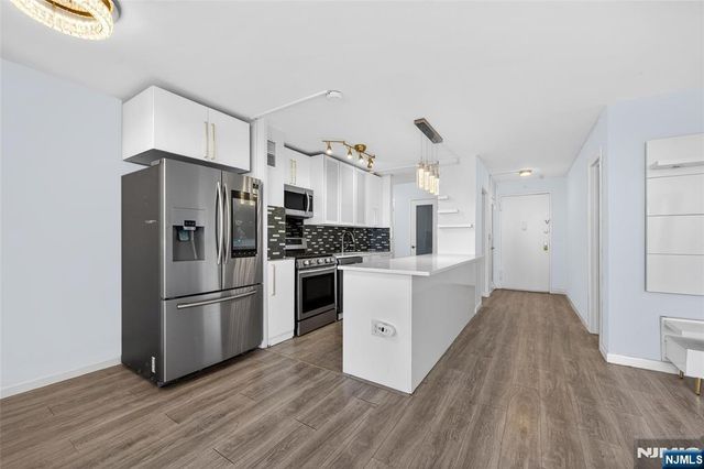 10 Huron Avenue 8J, Jersey City, NJ 07306