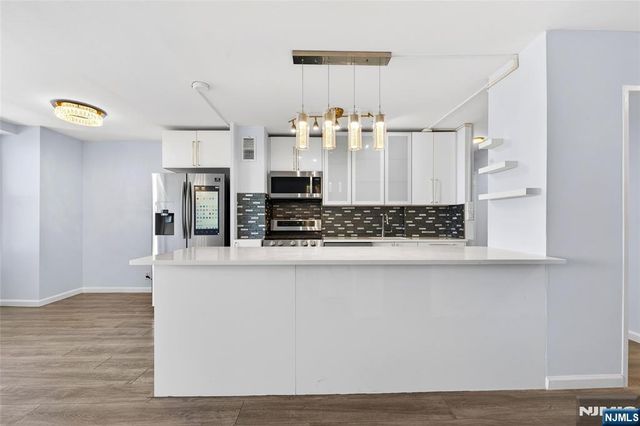 10 Huron Avenue 8J, Jersey City, NJ 07306