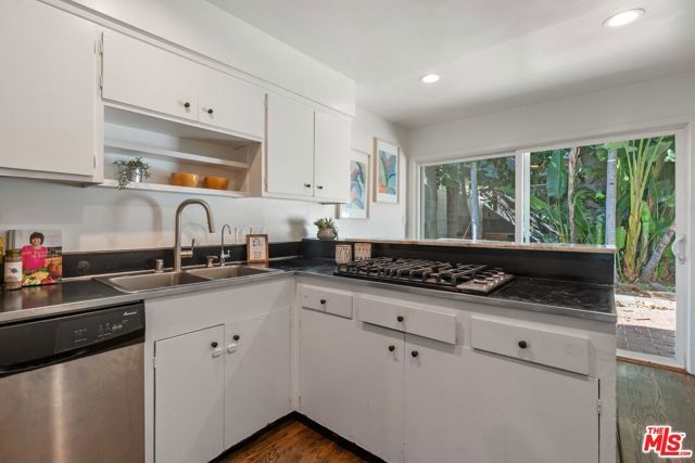 9039 Phyllis Avenue, West Hollywood, CA 90069