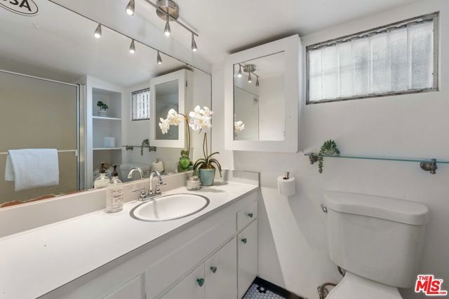 9039 Phyllis Avenue, West Hollywood, CA 90069