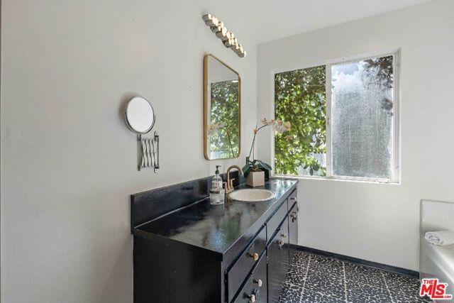 9039 Phyllis Avenue, West Hollywood, CA 90069