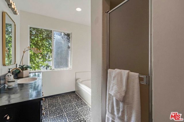 9039 Phyllis Avenue, West Hollywood, CA 90069