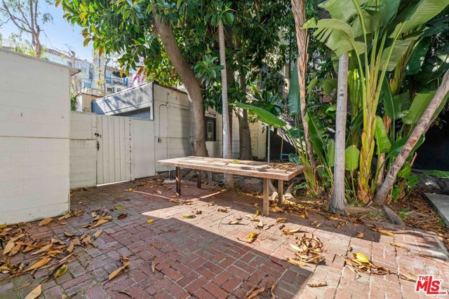 9039 Phyllis Avenue, West Hollywood, CA 90069