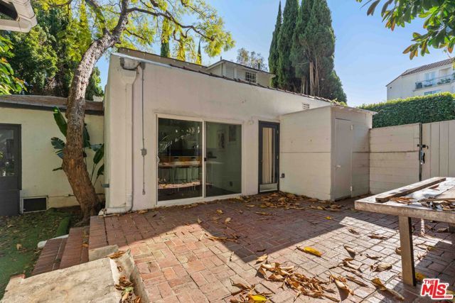 9039 Phyllis Avenue, West Hollywood, CA 90069