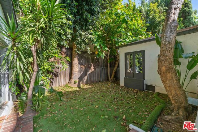 9039 Phyllis Avenue, West Hollywood, CA 90069