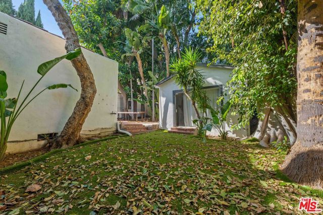 9039 Phyllis Avenue, West Hollywood, CA 90069