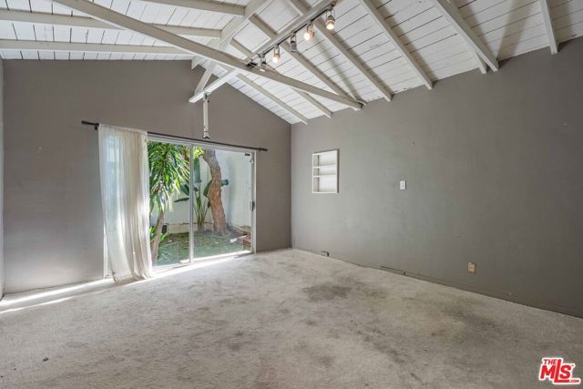 9039 Phyllis Avenue, West Hollywood, CA 90069