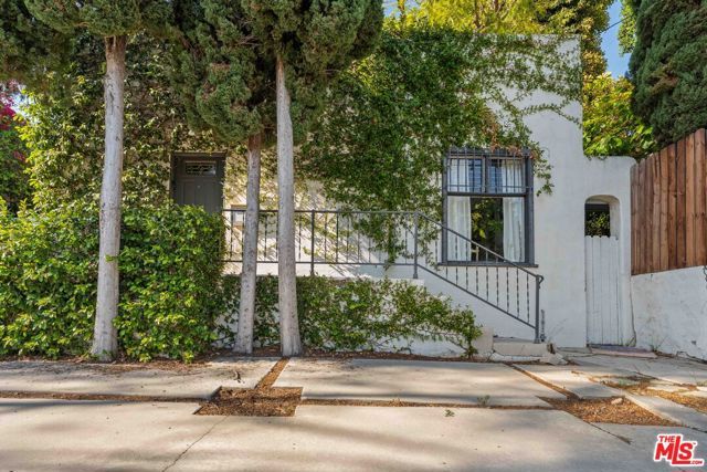 9039 Phyllis Avenue, West Hollywood, CA 90069