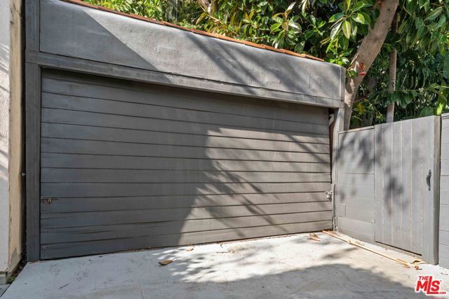 9039 Phyllis Avenue, West Hollywood, CA 90069