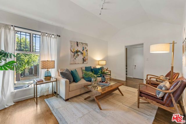 9039 Phyllis Avenue, West Hollywood, CA 90069