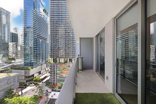 55 SW 9th St 1609, Miami, FL 33130