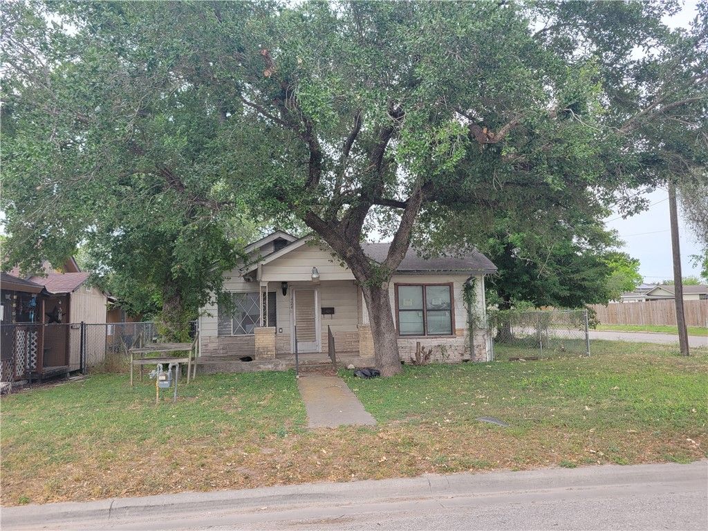 424 S Aransas St, Alice, TX 78332