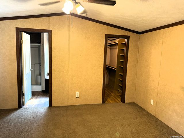 385 county road 5719, Devine, TX 78016