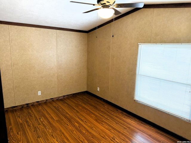 385 county road 5719, Devine, TX 78016