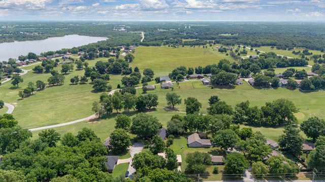 707 Quail Run Road, Grove, OK 74344
