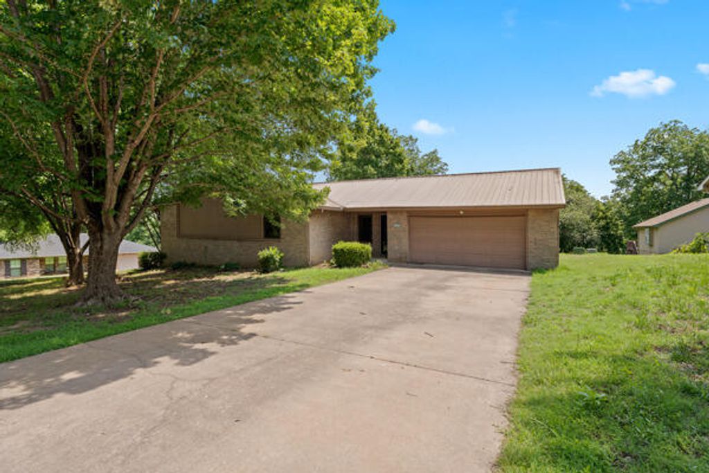 707 Quail Run Road, Grove, OK 74344