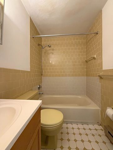 115 W Squantum St 616, Quincy, MA 02171
