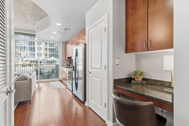 301 Demonbreun St Unit 907, Nashville, TN 37201
