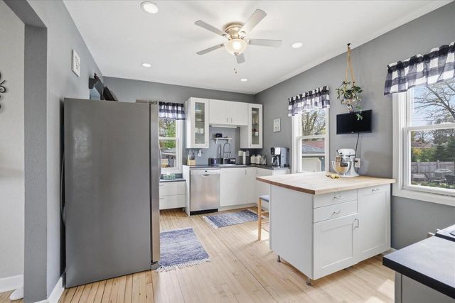 3518 S Howell AVENUE, Milwaukee, WI 53207