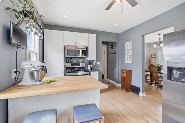 3518 S Howell AVENUE, Milwaukee, WI 53207