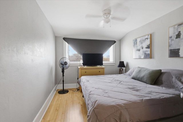 3518 S Howell AVENUE, Milwaukee, WI 53207