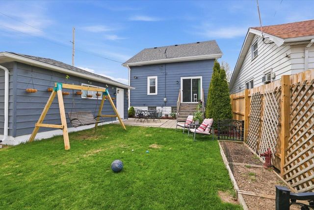 3518 S Howell AVENUE, Milwaukee, WI 53207