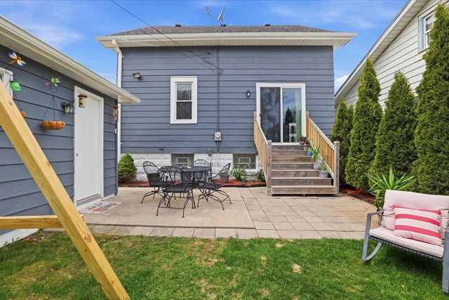 3518 S Howell AVENUE, Milwaukee, WI 53207