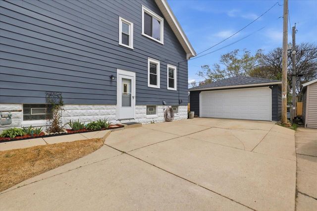 3518 S Howell AVENUE, Milwaukee, WI 53207