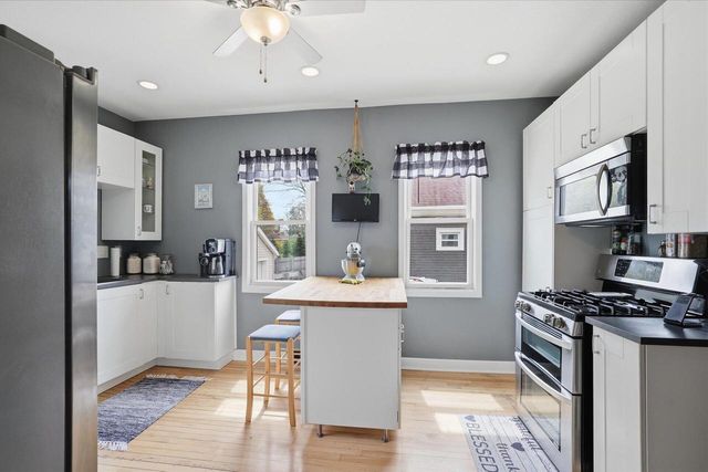 3518 S Howell AVENUE, Milwaukee, WI 53207