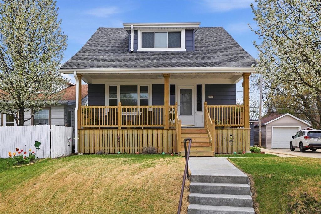 3518 S Howell AVENUE, Milwaukee, WI 53207
