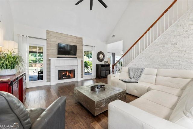 6255 Chestnut Hill Road, Flowery Branch, GA 30542