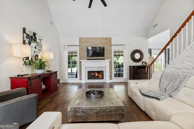 6255 Chestnut Hill Road, Flowery Branch, GA 30542